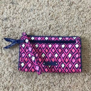 BRAND NEW VERA BRADLEY RFID FRONT ZIP WRISTLET